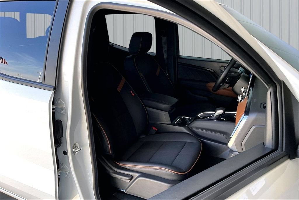 2025 GMC Canyon AT4 - Photo 17