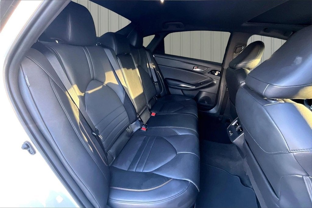 2021 Toyota Avalon Hybrid XSE