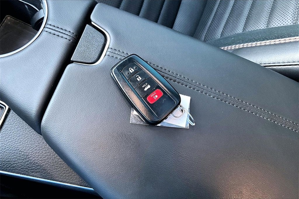 2021 Toyota Avalon Hybrid XSE