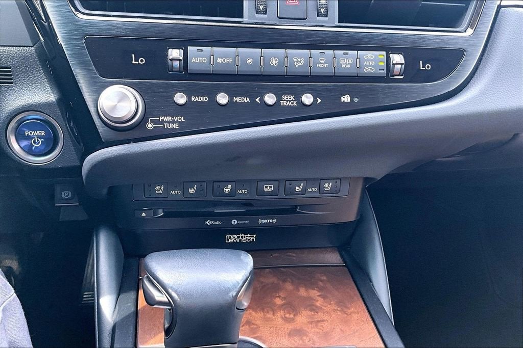 2022 Lexus ES ES 300h Luxury