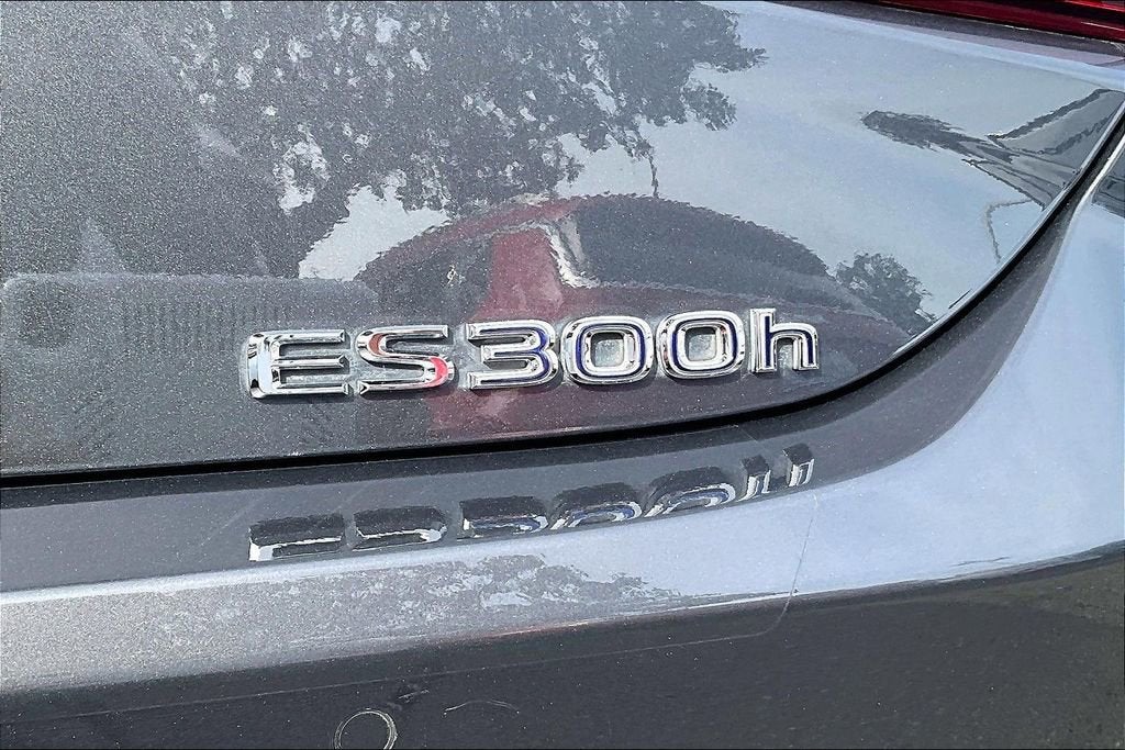 2022 Lexus ES ES 300h Luxury