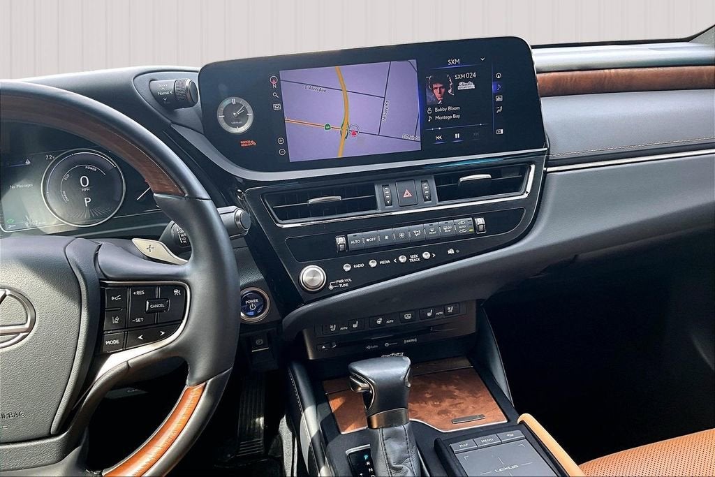 2022 Lexus ES ES 300h Luxury