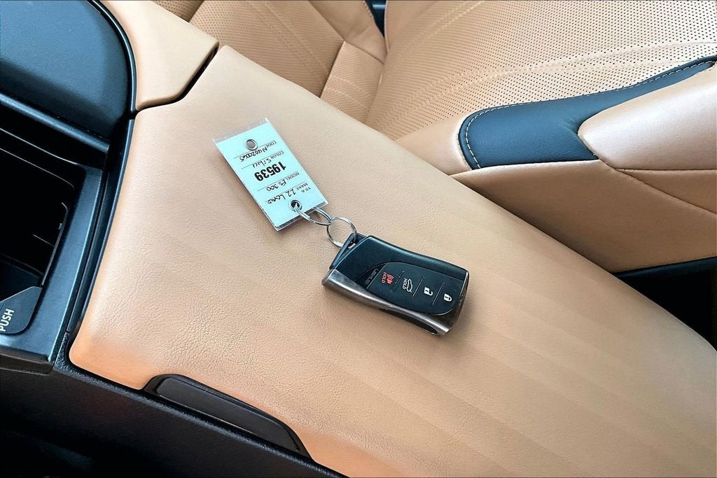 2022 Lexus ES ES 300h Luxury