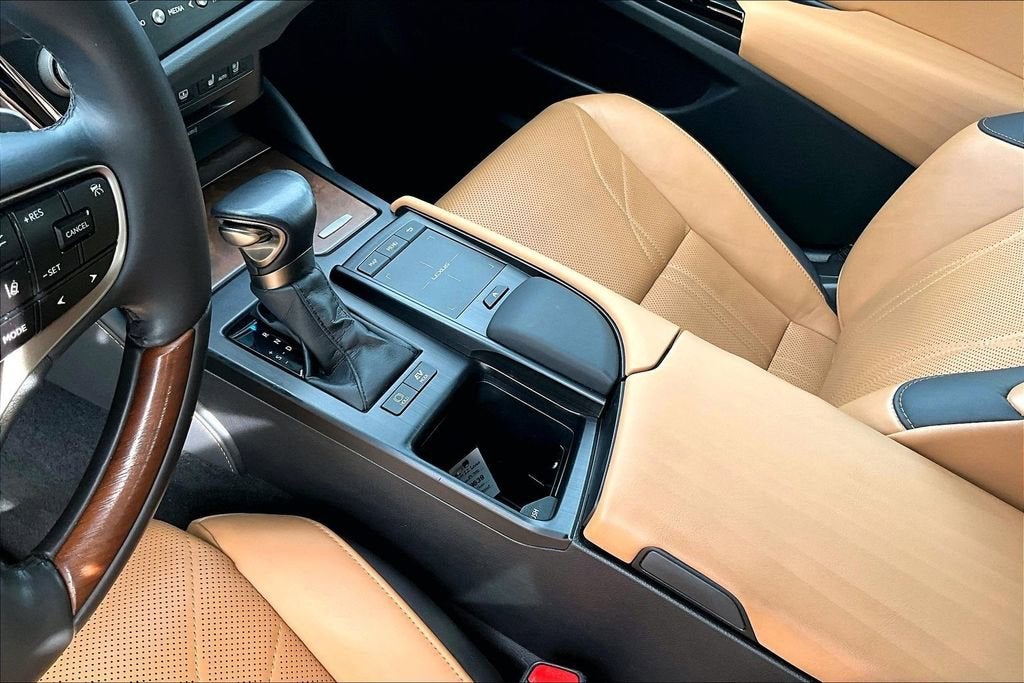 2022 Lexus ES ES 300h Luxury