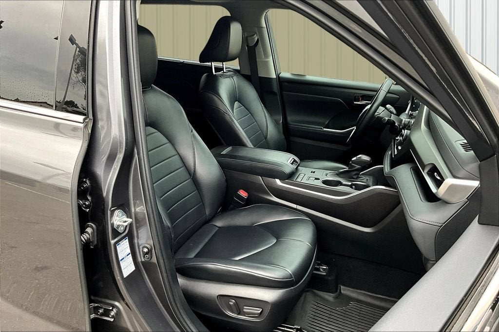 2022 Toyota Highlander Hybrid XLE