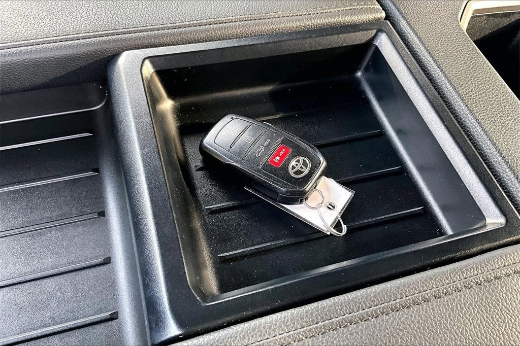 2022 Toyota Tundra 2WD SR5