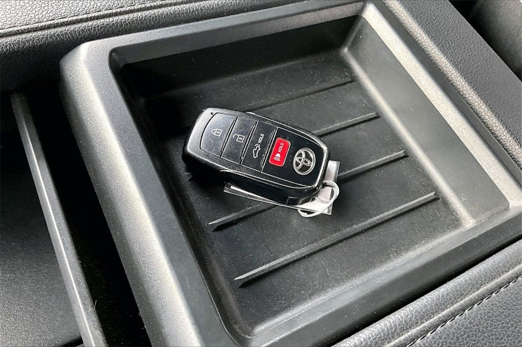 2022 Toyota Tundra 4WD SR5