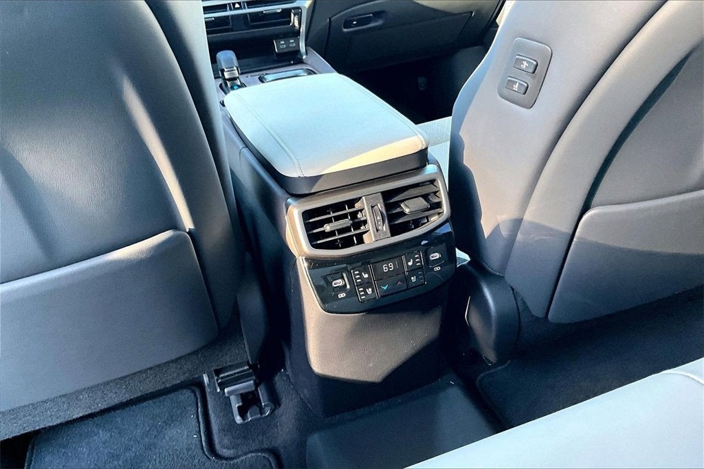 2024 Lexus RX RX 450h+ Luxury